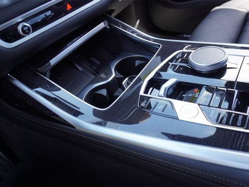 New 2025 BMW X7 xDrive40i w/ M Sport Package image 9