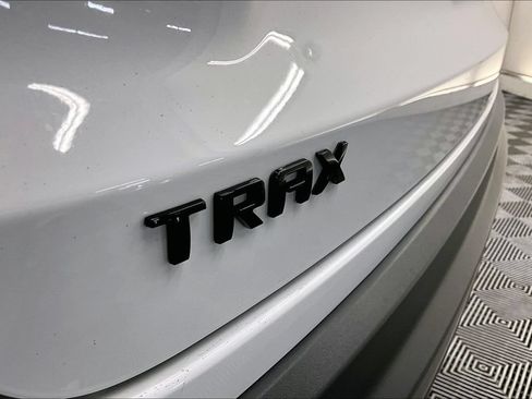 Used 2024 Chevrolet Trax RS FWD image 30