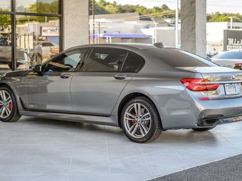 Used 2016 BMW 740i image 7