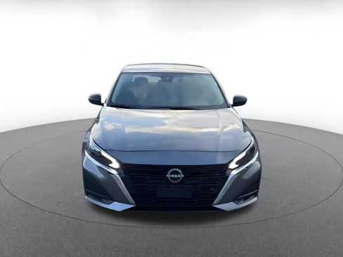 Used 2025 Nissan Altima 2.5 SV FWD image 3