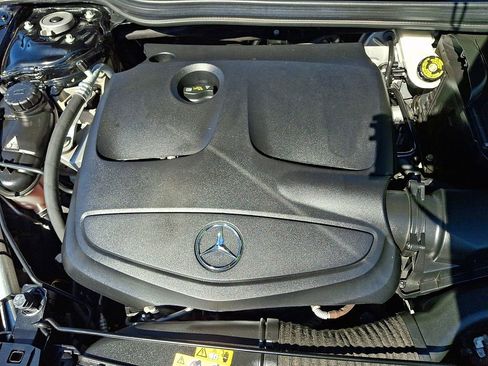 Used 2018 Mercedes-Benz GLA 250 4MATIC image 27