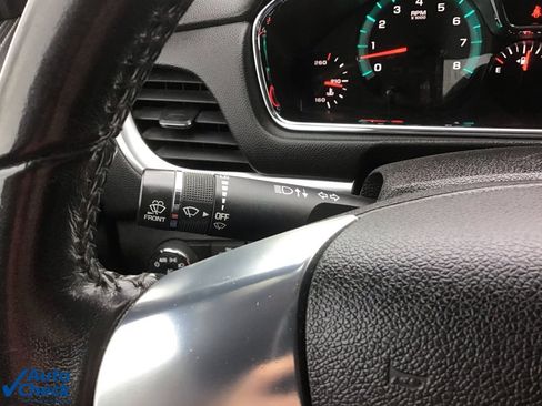 Used 2017 Chevrolet Traverse LT image 39