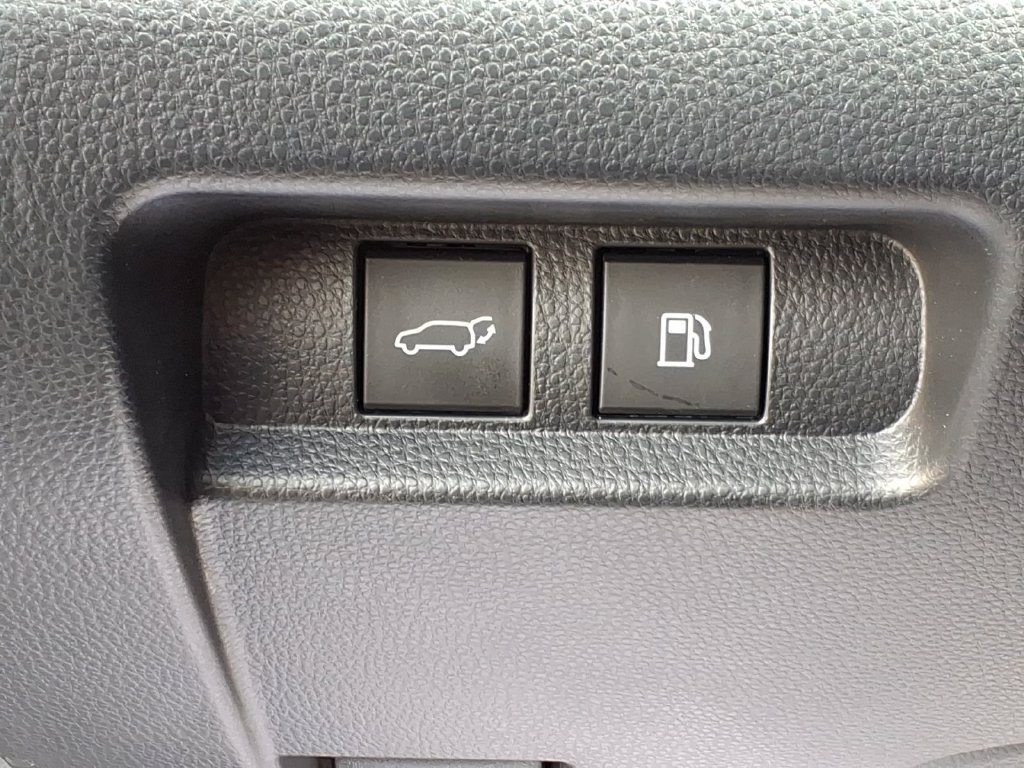 Used 2025 Toyota Crown Signia w/ Advanced Technology Package AWD/4WD image 15