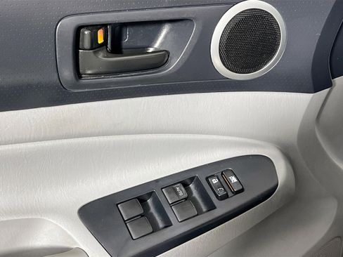 Used 2013 Toyota Tacoma PreRunner w/ Limited Pkg image 16