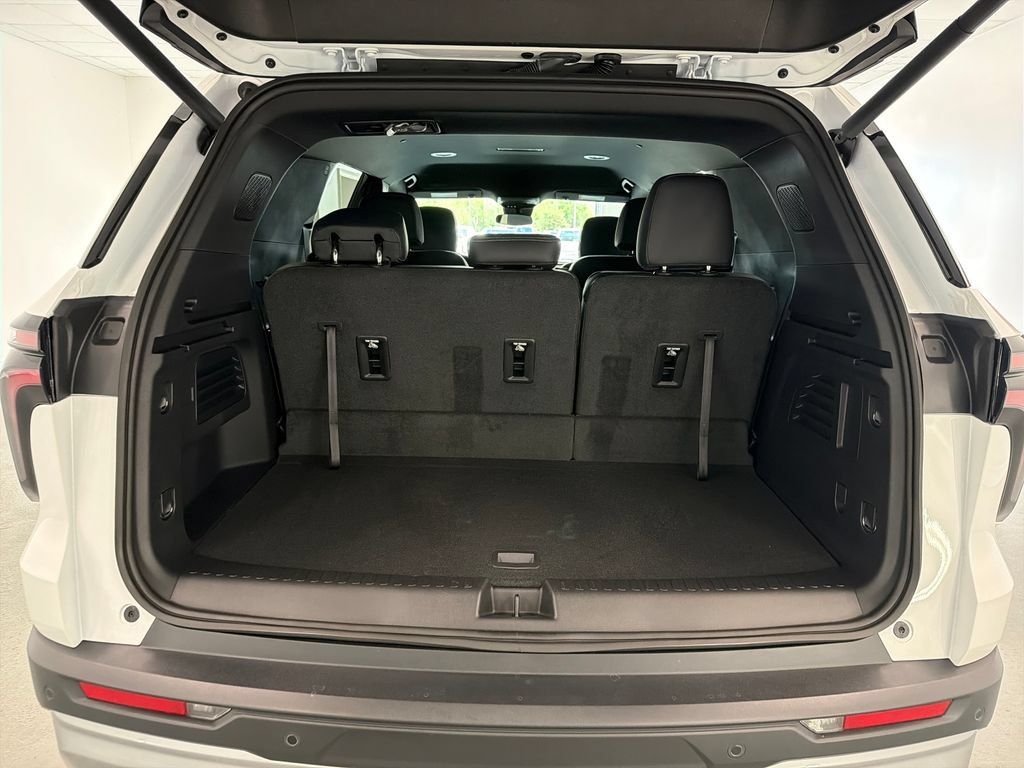 New 2027 Chevrolet Traverse LT FWD image 8