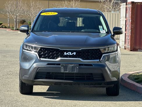 Used 2022 Kia Sorento LX image 9