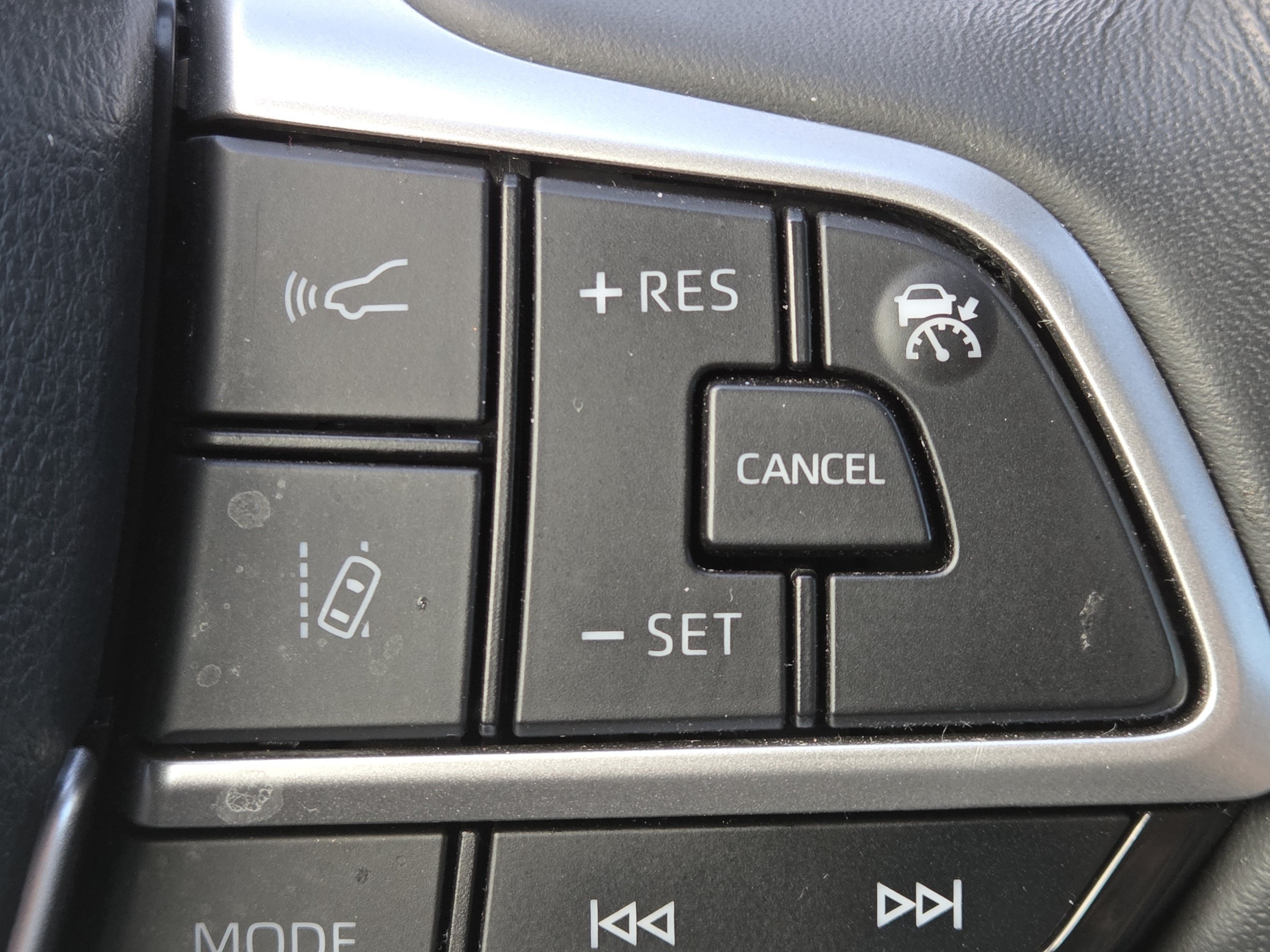 Used 2023 Toyota Highlander XLE AWD/4WD image 15