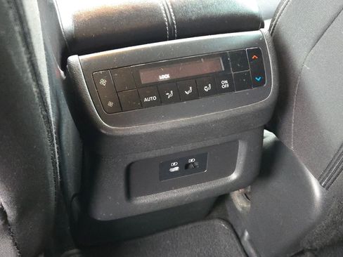 Used 2023 Nissan Pathfinder SV image 24