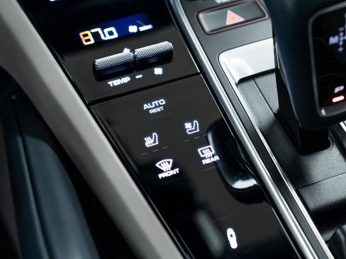 Used 2020 Porsche Cayenne Turbo S image 14