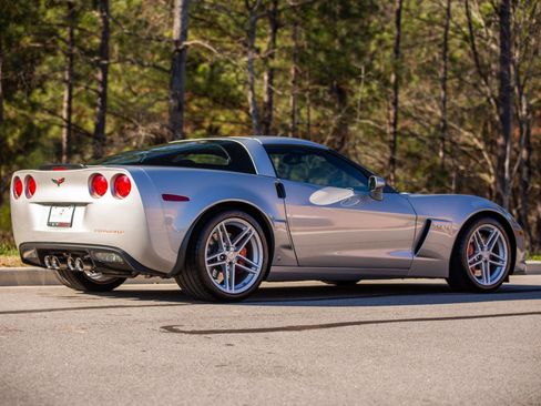 Used 2006 Chevrolet Corvette Z06 w/ Preferred Equipment Group image 4