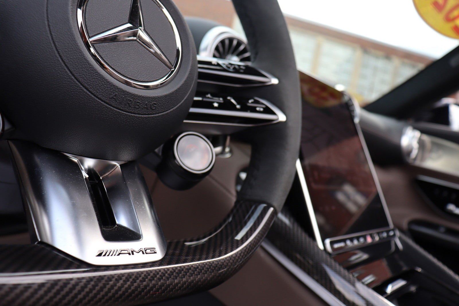 Used 2025 Mercedes-Benz SL 63 AMG 4MATIC image 17