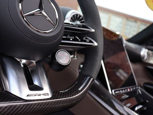 Used 2025 Mercedes-Benz SL 63 AMG 4MATIC image 17