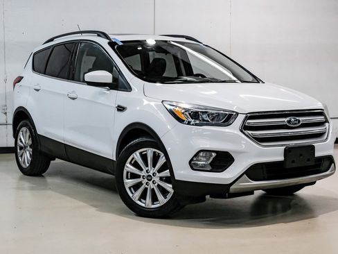Used 2019 Ford Escape SEL image 9