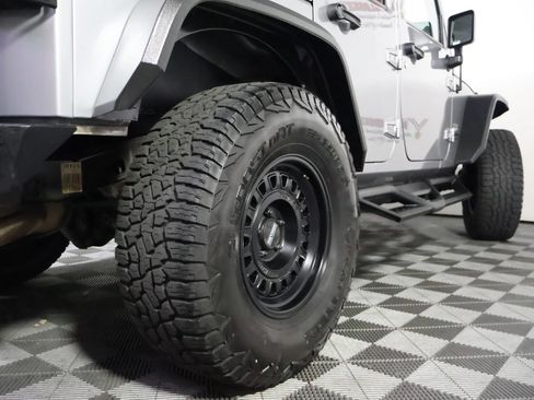 Used 2014 Jeep Wrangler Unlimited Sahara w/ Max Tow Package AWD/4WD image 10