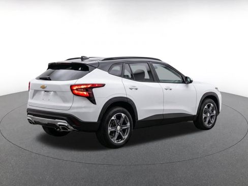 Used 2025 Chevrolet Blazer LT FWD image 9