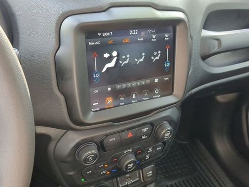 Used 2023 Jeep Renegade Latitude image 39