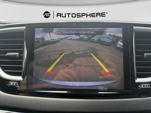 Used 2021 Chrysler Pacifica Touring-L FWD image 36
