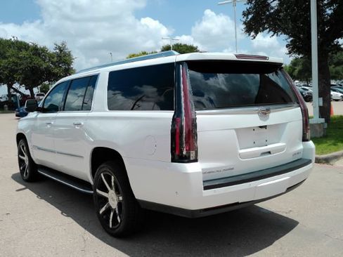 Used 2020 Cadillac Escalade ESV Luxury AWD/4WD image 9