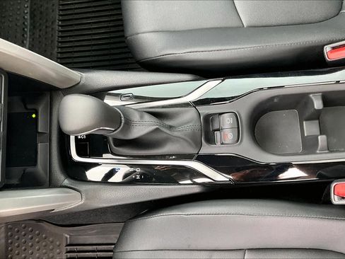 Used 2025 Toyota Corolla Cross XLE w/ Convenience Package image 16