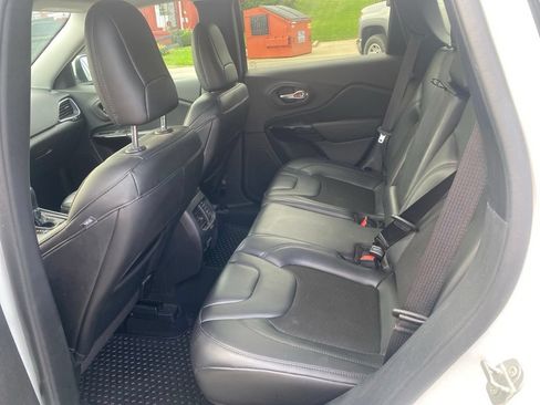 Used 2020 Jeep Cherokee Latitude Plus AWD/4WD image 9