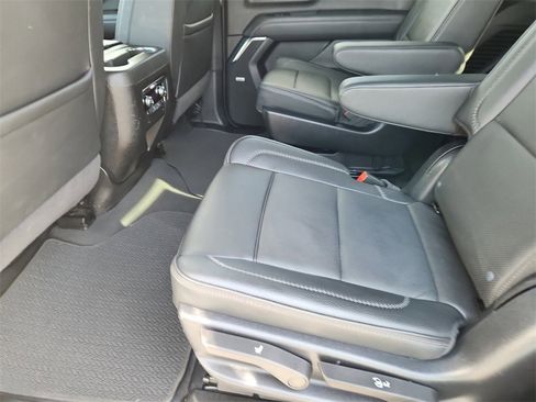 Used 2025 GMC Yukon Denali image 9