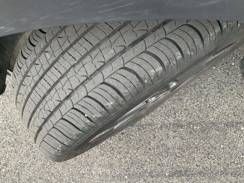 Used 2024 Hyundai Venue Limited FWD image 17