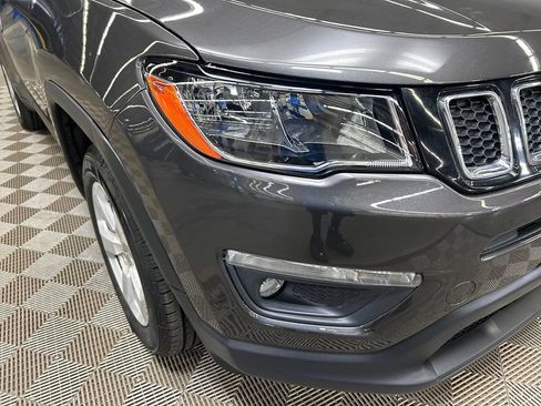 Used 2018 Jeep Compass Latitude w/ Cold Weather Group AWD/4WD image 5