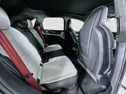 Certified 2026 Porsche Cayenne GTS AWD/4WD image 30