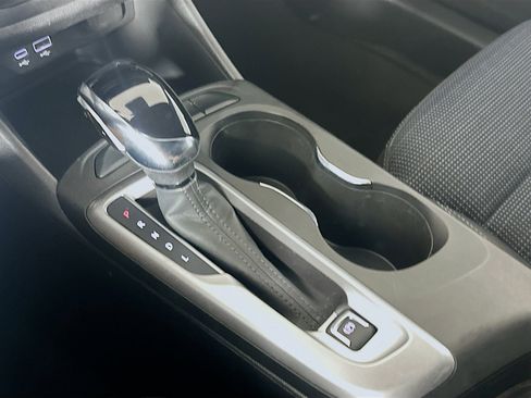 Used 2025 Buick Envista Preferred image 24