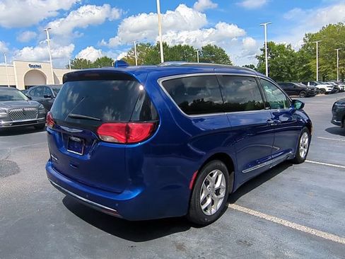 Used 2019 Chrysler Pacifica Touring-L w/ Tire & Wheel Group FWD image 5