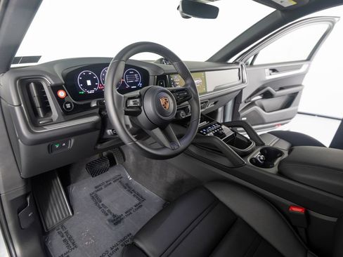 Certified 2026 Porsche Cayenne Coupe AWD/4WD image 16