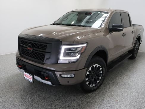 Used 2022 Nissan Titan PRO-4X w/ Pro-4x Convenience Package image 2