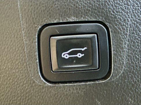 Used 2018 Chevrolet Traverse High Country image 33