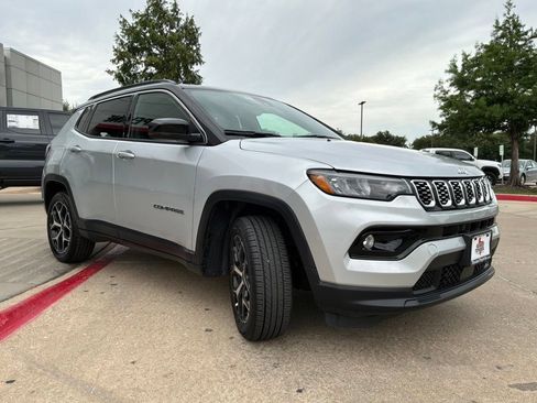 Used 2025 Jeep Compass Limited AWD/4WD image 4