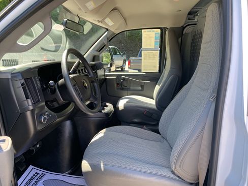 Used 2024 Chevrolet Express 2500 w/ Driver Convenience Package RWD image 19