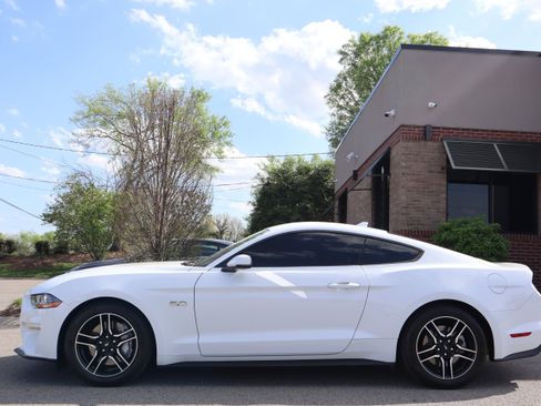 Used 2022 Ford Mustang GT Premium w/ Equipment Group 401A RWD image 10