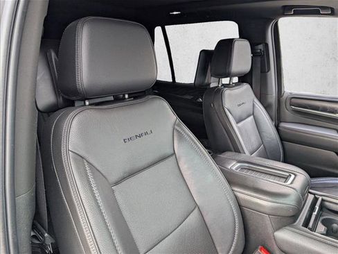 Used 2021 GMC Yukon Denali w/ Denali Premium Package image 19
