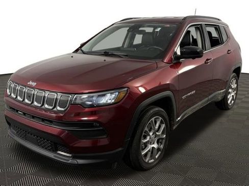 Used 2022 Jeep Compass Latitude image 3