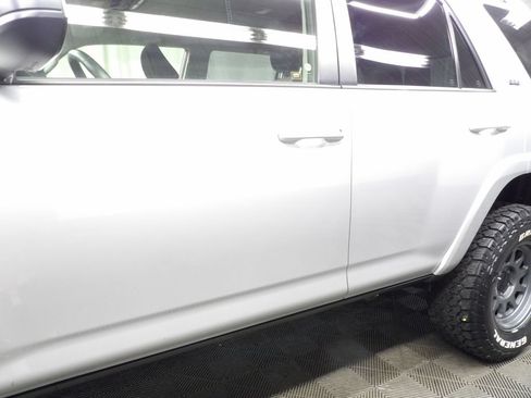 Used 2021 Toyota 4Runner SR5 AWD/4WD image 33