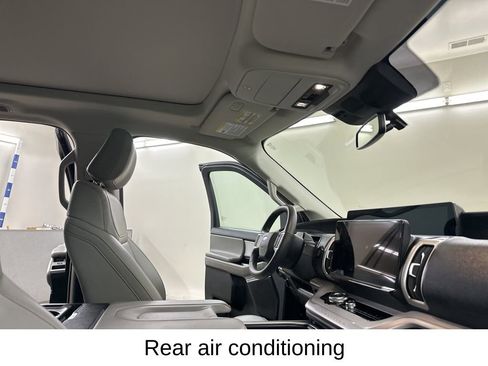 Used 2025 Ford Expedition Active image 21