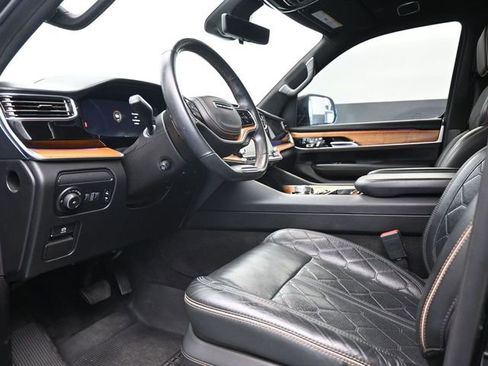 Used 2022 Jeep Grand Wagoneer Series III image 13