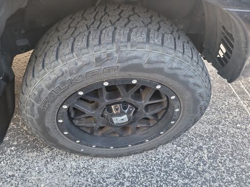 Used 2015 Toyota Tacoma PreRunner w/ SR5 Package RWD image 9