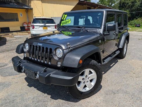 Used 2017 Jeep Wrangler Unlimited Sport w/ Connectivity Group AWD/4WD image 8