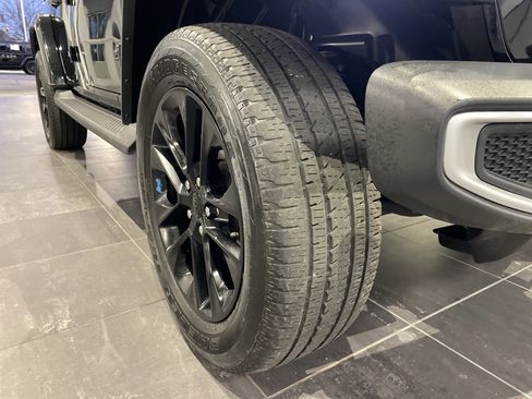 Used 2022 Jeep Wrangler Unlimited Sahara w/ Cold Weather Group image 13