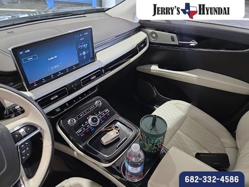 Used 2022 Lincoln Nautilus Black Label w/ Class II Trailer Tow Package AWD/4WD image 13
