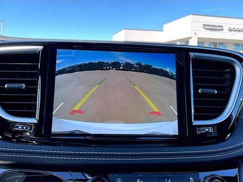 New 2026 Chrysler Pacifica Select image 26