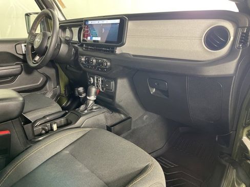 Used 2024 Jeep Wrangler Unlimited image 30