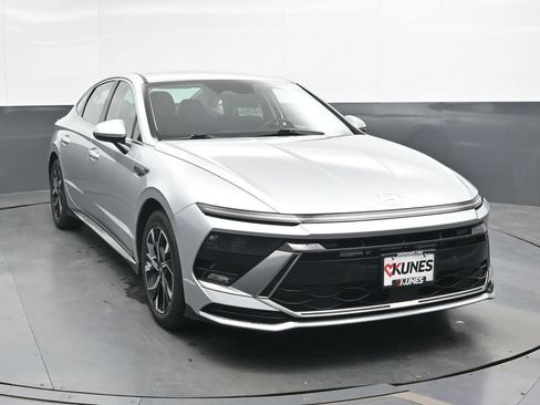 Used 2025 Hyundai Sonata SEL FWD image 4
