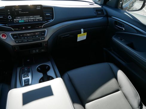 Certified 2025 Honda Ridgeline RTL image 11