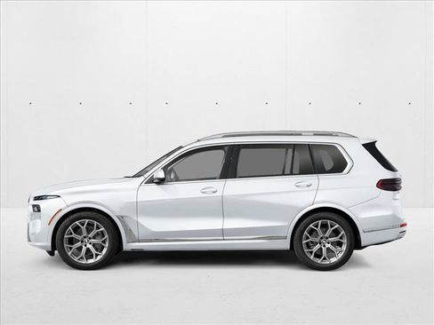 Used 2026 BMW X7 xDrive40i w/ M Sport Package AWD/4WD image 3
